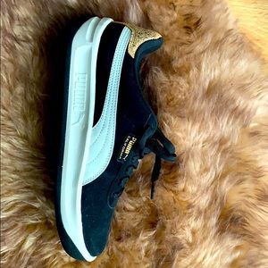 BRAND NEW PUMAS WOMEN SIZE 8